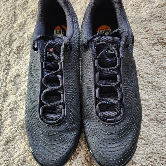 Nike Air Max DN Black Metallic Grey Pre-Owned Sz 11 - Picture 4 of 8